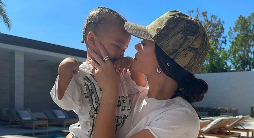 Rare and Adorable Photos of Aire